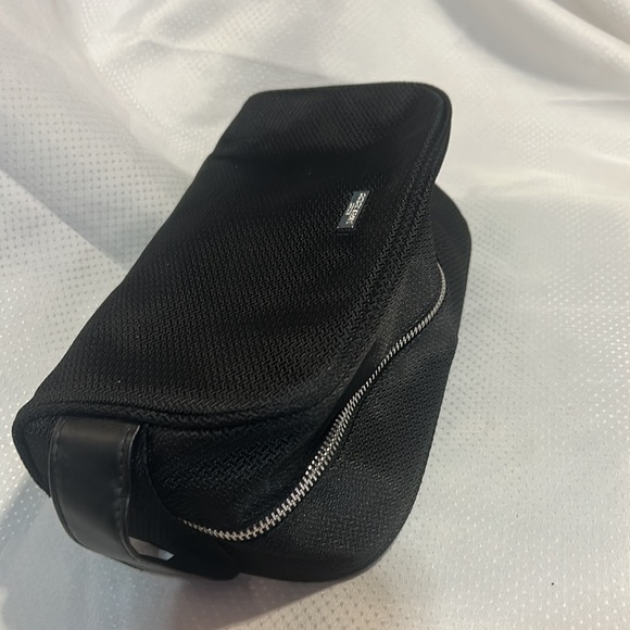 Giorgio Armani Parfums Cosmetic Bag Toiletries Travel Zip Up Bag - Picture 2 of 7